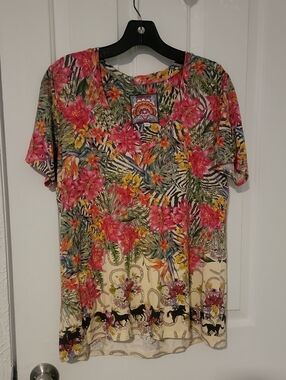 Johnny Was Seabiscuit V-neck favorite bamboo short-sleeve tee, Size M